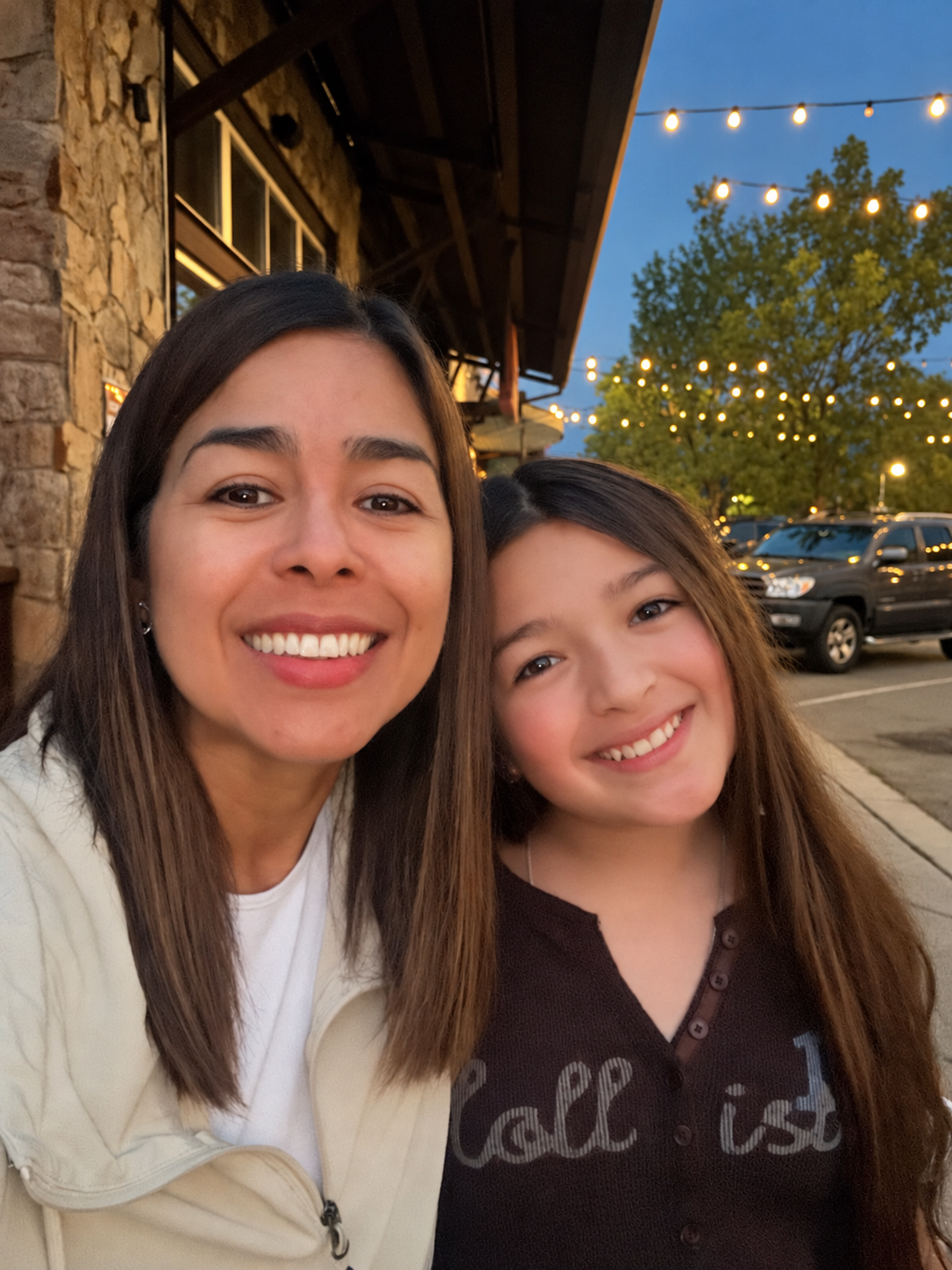 Nelly Navarro, founder of Kambio Grant Consulting, smiling with her daughter